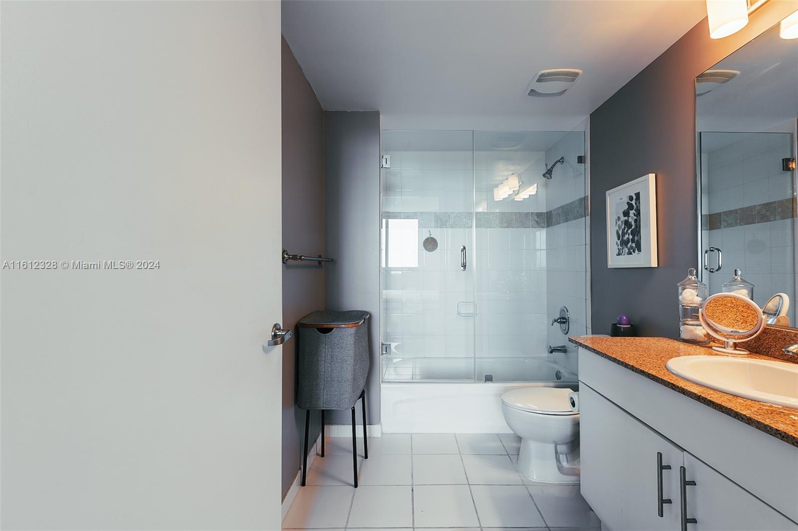 TERRAZAS RIVERPARK VILLAG - Residential Lease