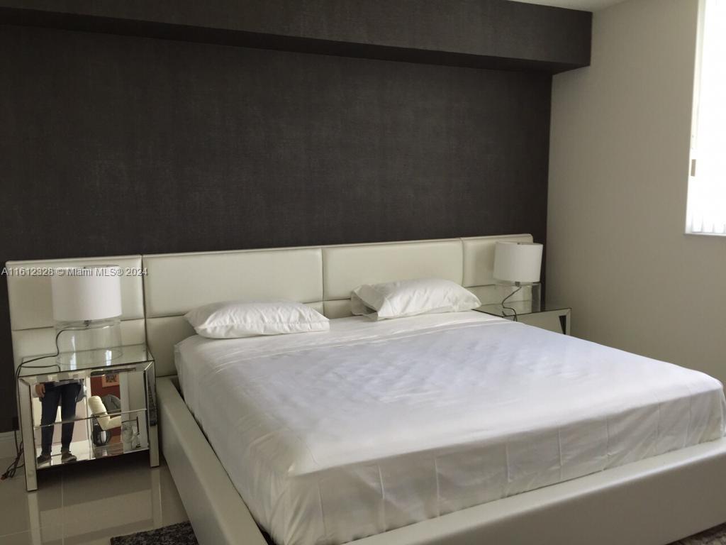 TERRAZAS RIVERPARK VILLAG - Residential Lease