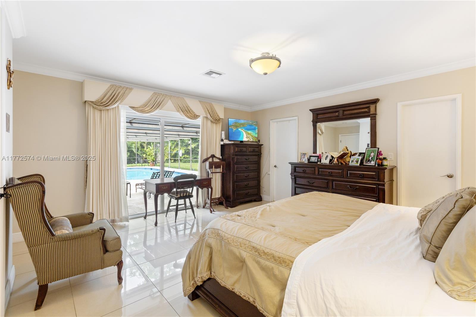 BAY HEIGHTS - Residential