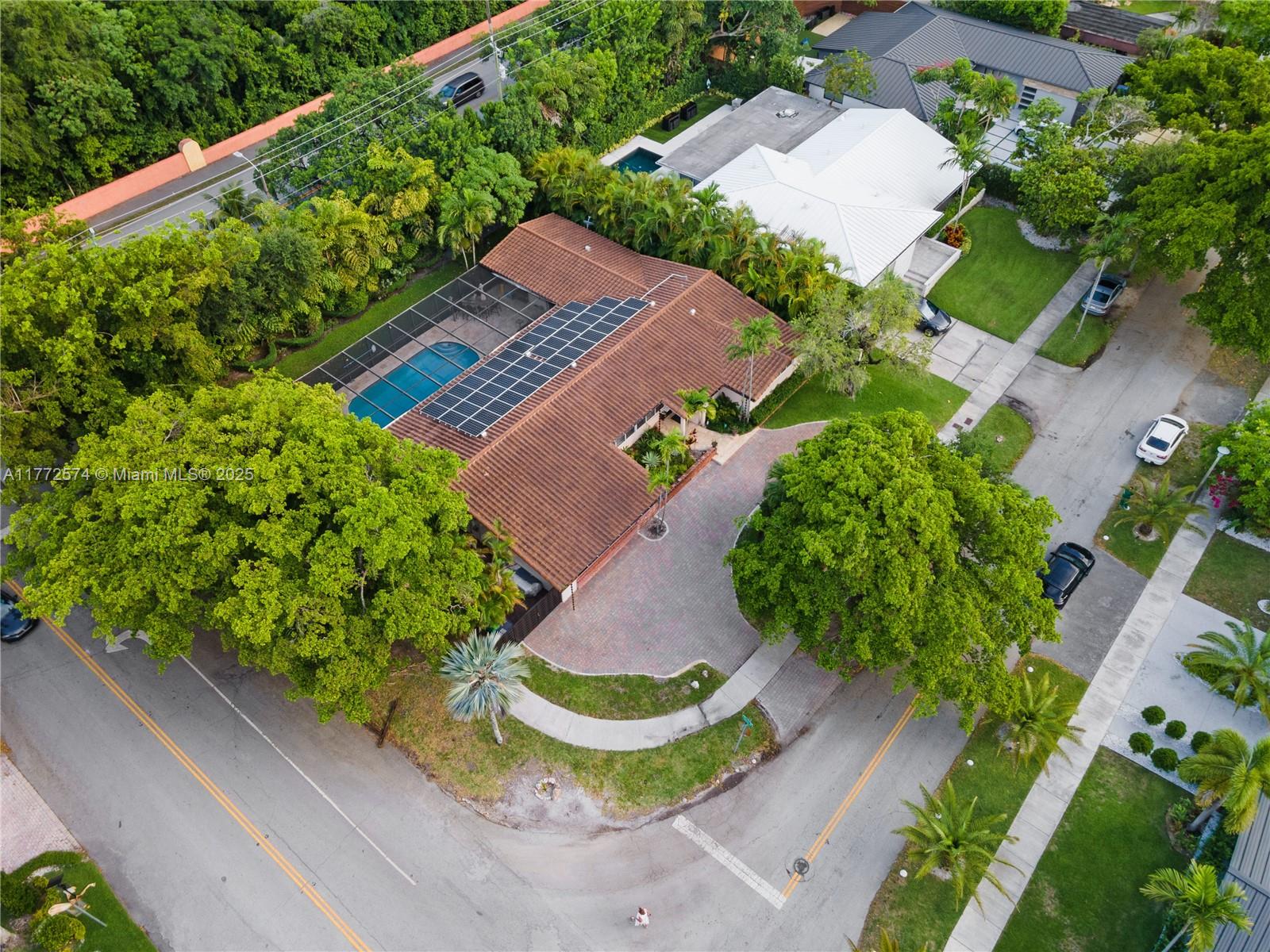 305 E Shore Dr E Dr, Miami, Broward County, Florida - 4 Bedrooms  
3 Bathrooms - 