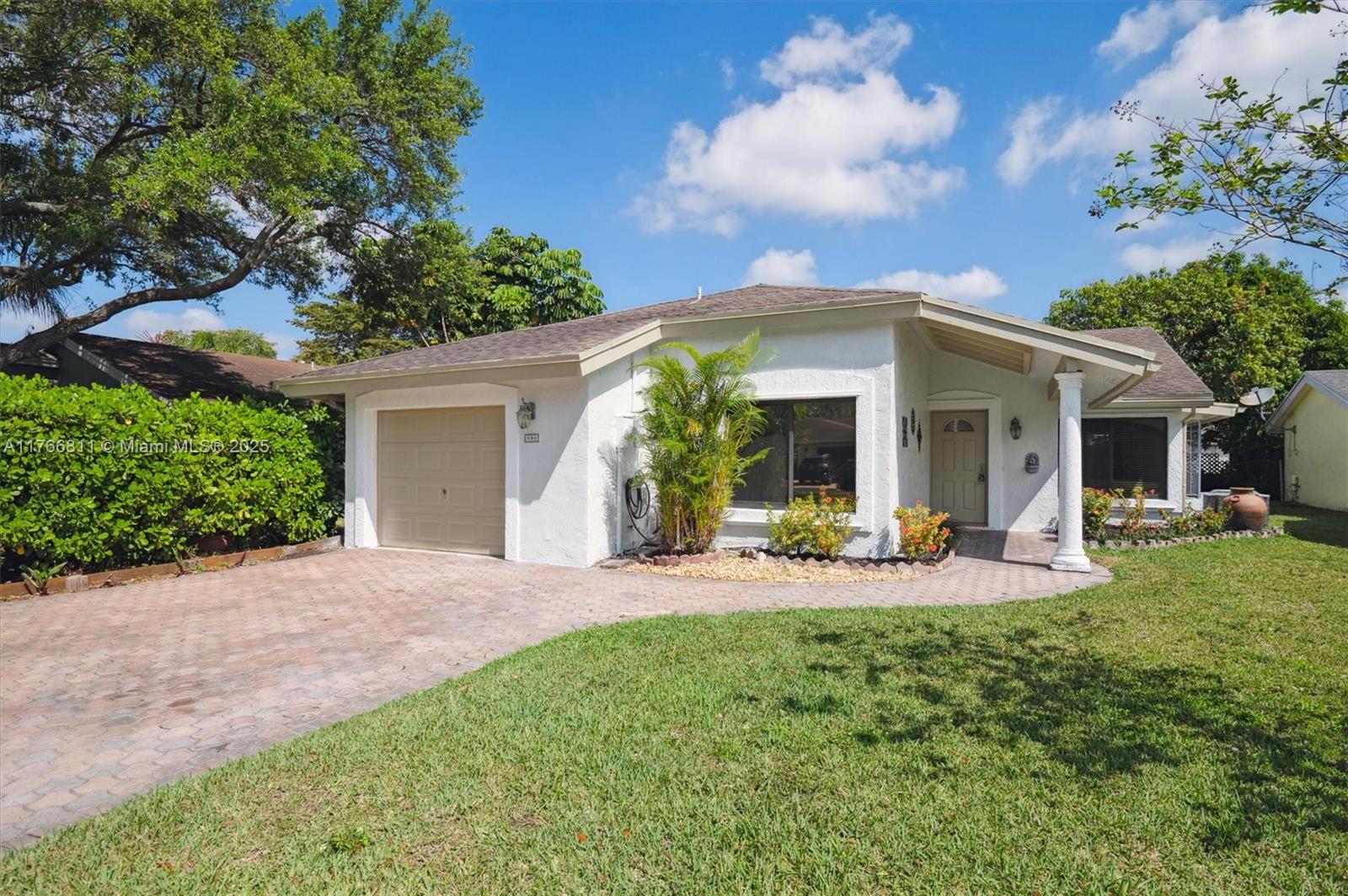 986 Nw 89th Ave, Plantation, Miami-Dade County, Florida - 3 Bedrooms  
2 Bathrooms - 
