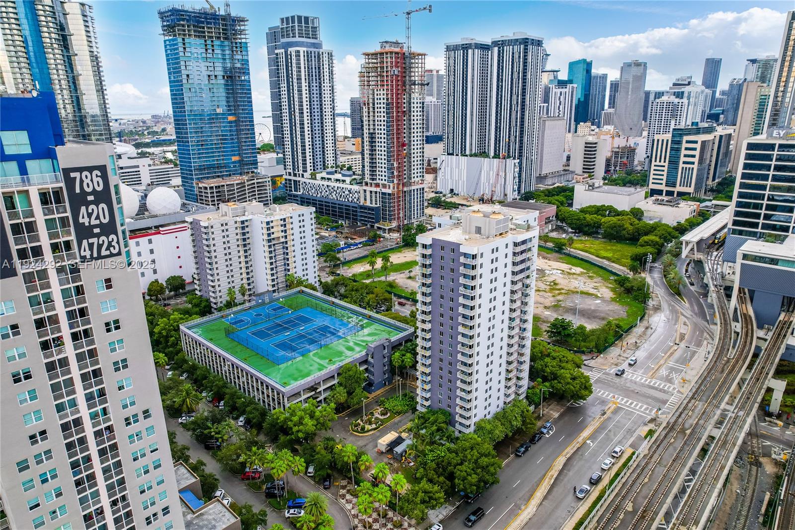 MADISON DOWNTOWN CONDO - Residential