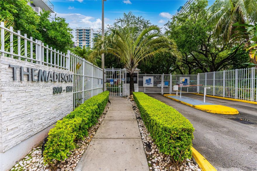 Beautiful apt 2BR/2BA, wood flooring, S/S appliances & granite counter top in kitchen, an assigned parking space.Gated community located in the heart of Downtown Miami,a few blocks away of Kaseya Center,Bayfront Park,Metro-rail w/connection to the Airport & New Miami Grand Central Station. It is plenty of amenities,including pool,Jacuzzi,BBQ area,tennis,basketball & beach-volley courts,gym, security guard 24/7,clubhouse,billiard room.Laundry in building.Downtown of Miami,where commercial cultural & civic greater diversity of activities are concentrated,the open-air malls, department stores, jewelry shops,restaurants,are busy w/foot traffic,Dolphin EXPY,Brickell,Beaches,International Airport. This won’t last long!
