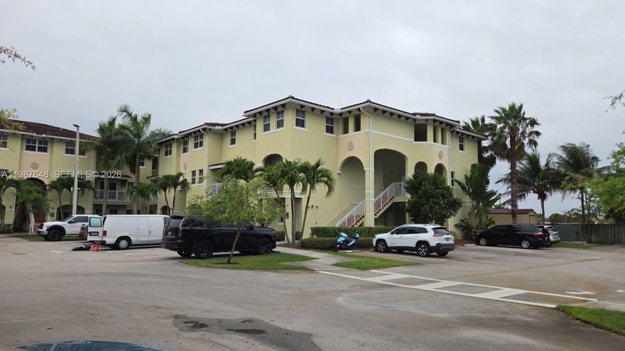 BEAUTIFUL 3 BEDS 2.5 BATHS CONDO READY TO MOVE IN. LOCATED IN A GATED COMMUNITY. TWO-STORIES, MODERN KITCHEN WITH QUARTZ COUNTERTOP, WOOD STAIRS, 2 ASSIGNED PARKING SPACES. PROPERTY IS IN A PRIME LOCATION NEAR, FIU, MAJOR HIGHWAYS AND POPULAR MALLS/RESTAURANTS.