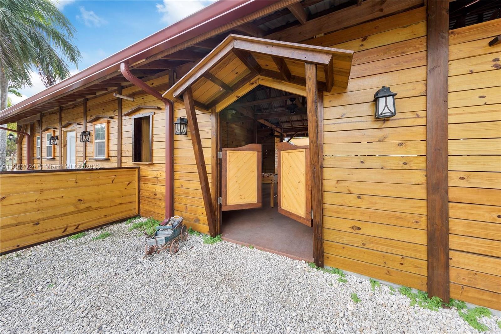 REDLAND VRBO AND EVENT - Residential