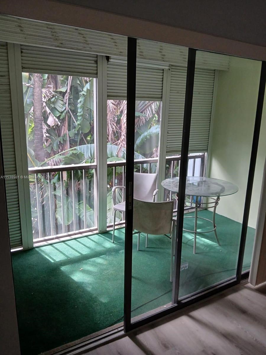 OAKLAND SHORES CONDOMINIU - Residential Lease