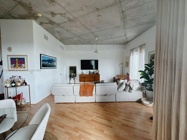 10 SW South River Dr 1606