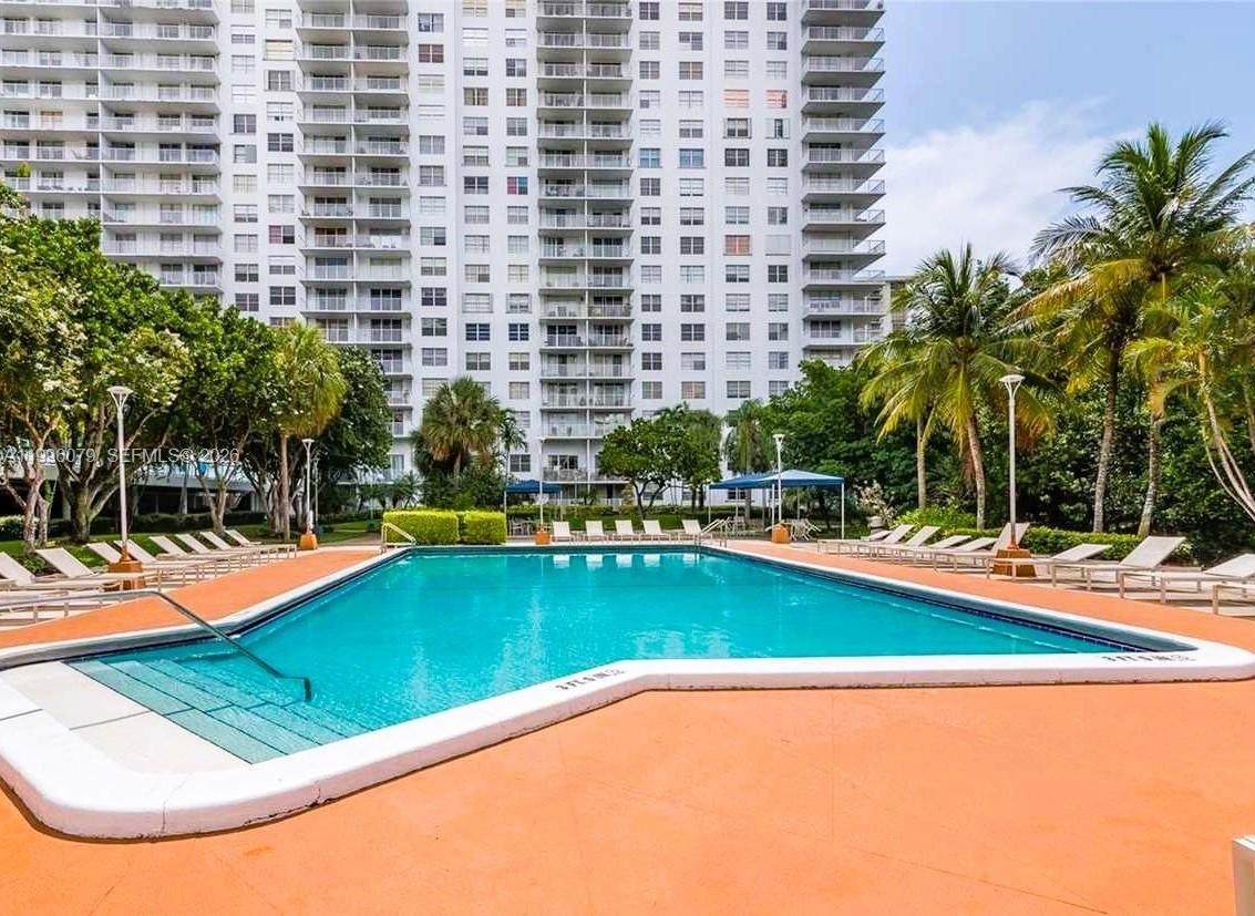 ADMIRALS PORT CONDO EAST - Residential