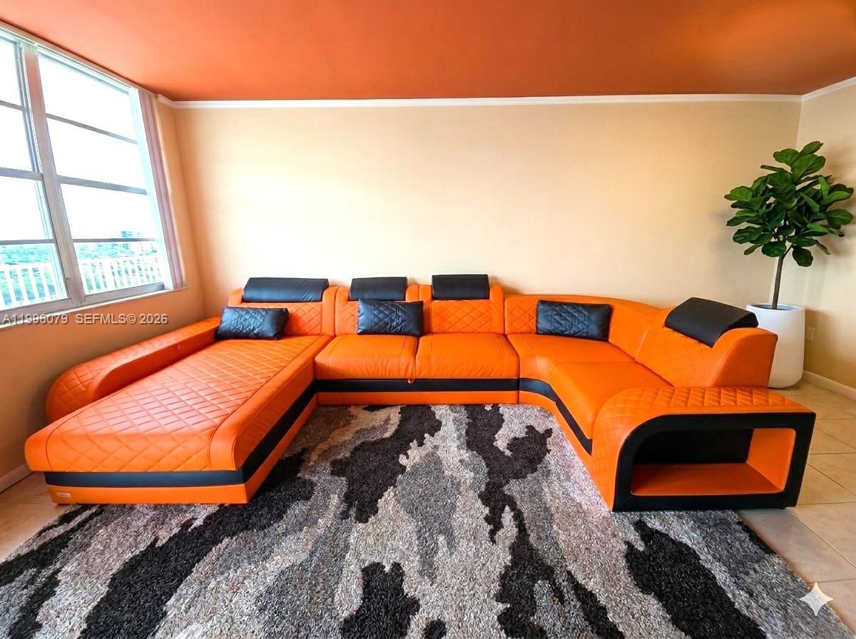 2851 NE 183rd St 906E