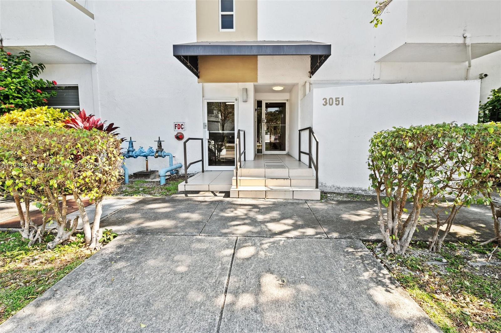 GROVE PALMS II CONDO - Residential