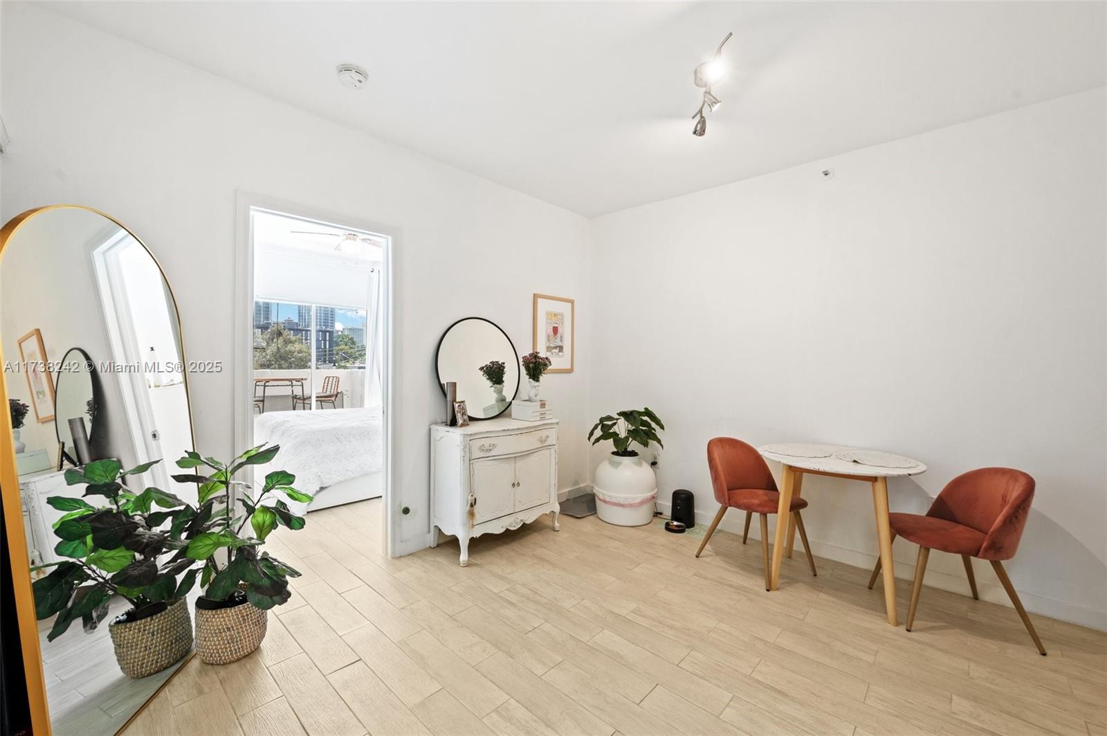 GROVE PALMS II CONDO - Residential