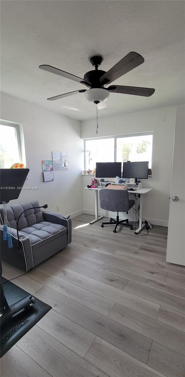 SNAPPER CREEK TOWNHOUSES - Residential