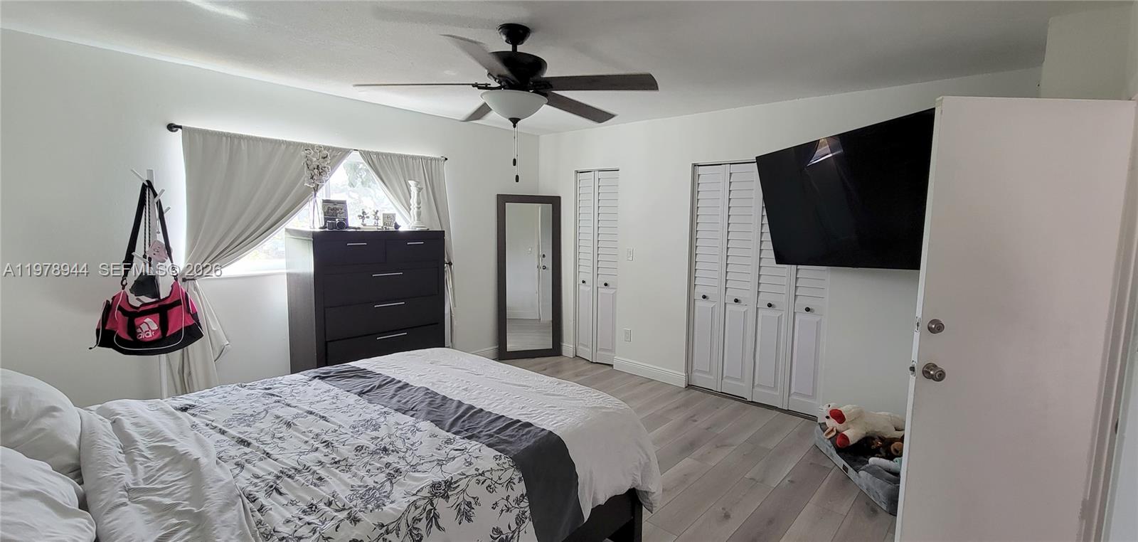 SNAPPER CREEK TOWNHOUSES - Residential