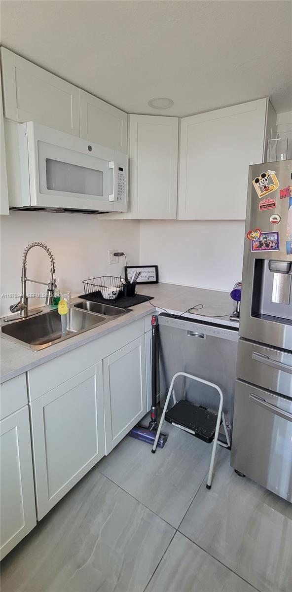 SNAPPER CREEK TOWNHOUSES - Residential