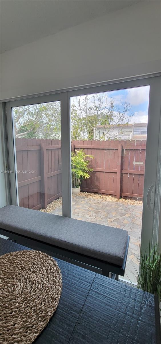 SNAPPER CREEK TOWNHOUSES - Residential