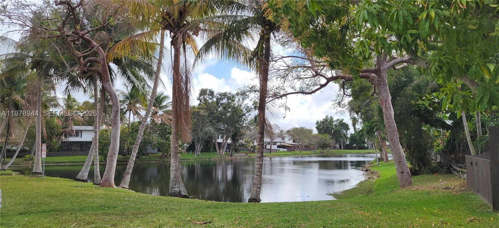 SNAPPER CREEK TOWNHOUSES - Residential