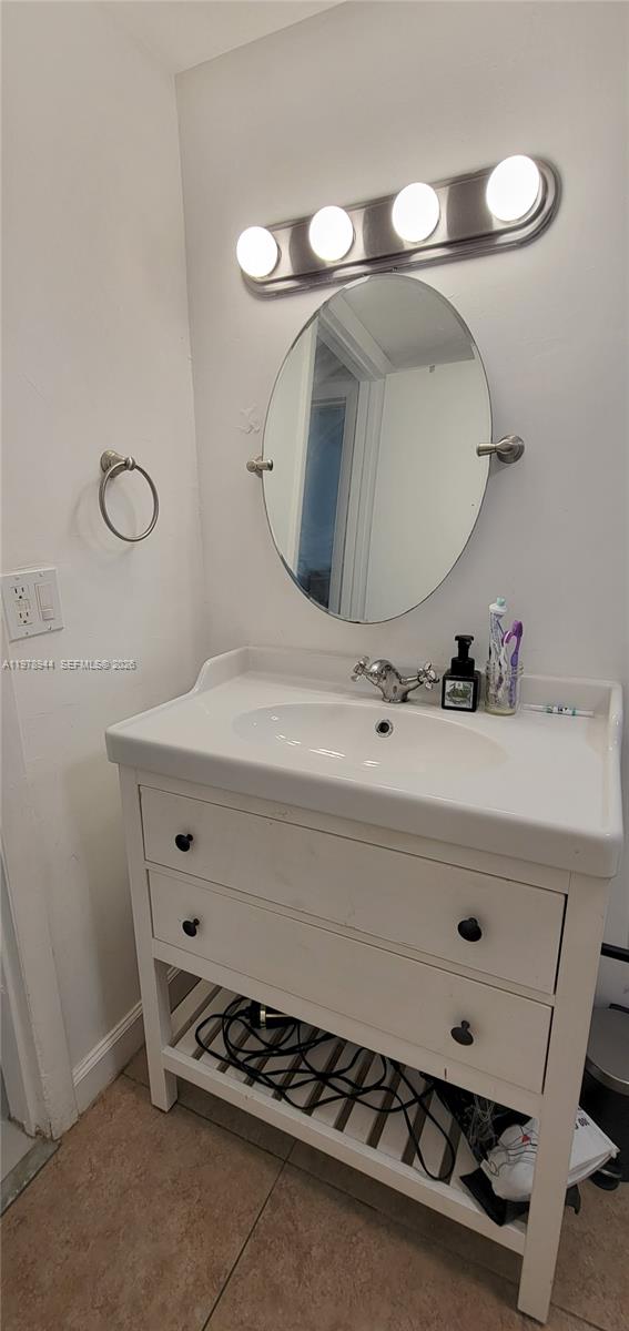 SNAPPER CREEK TOWNHOUSES - Residential