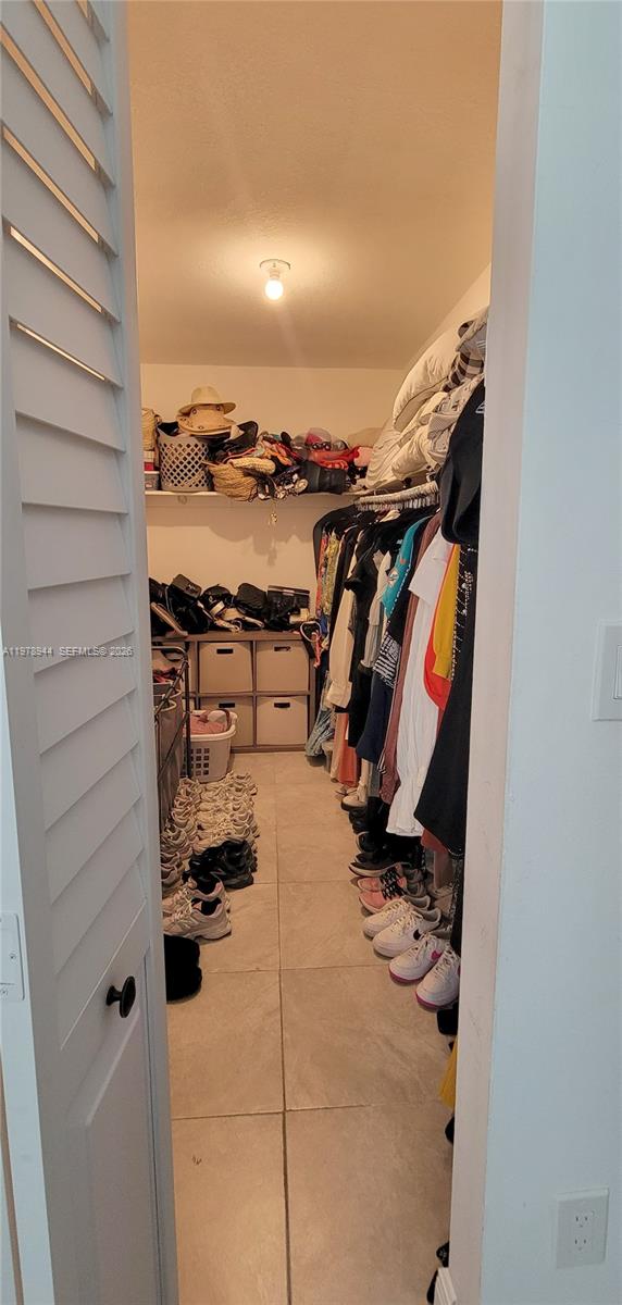 SNAPPER CREEK TOWNHOUSES - Residential