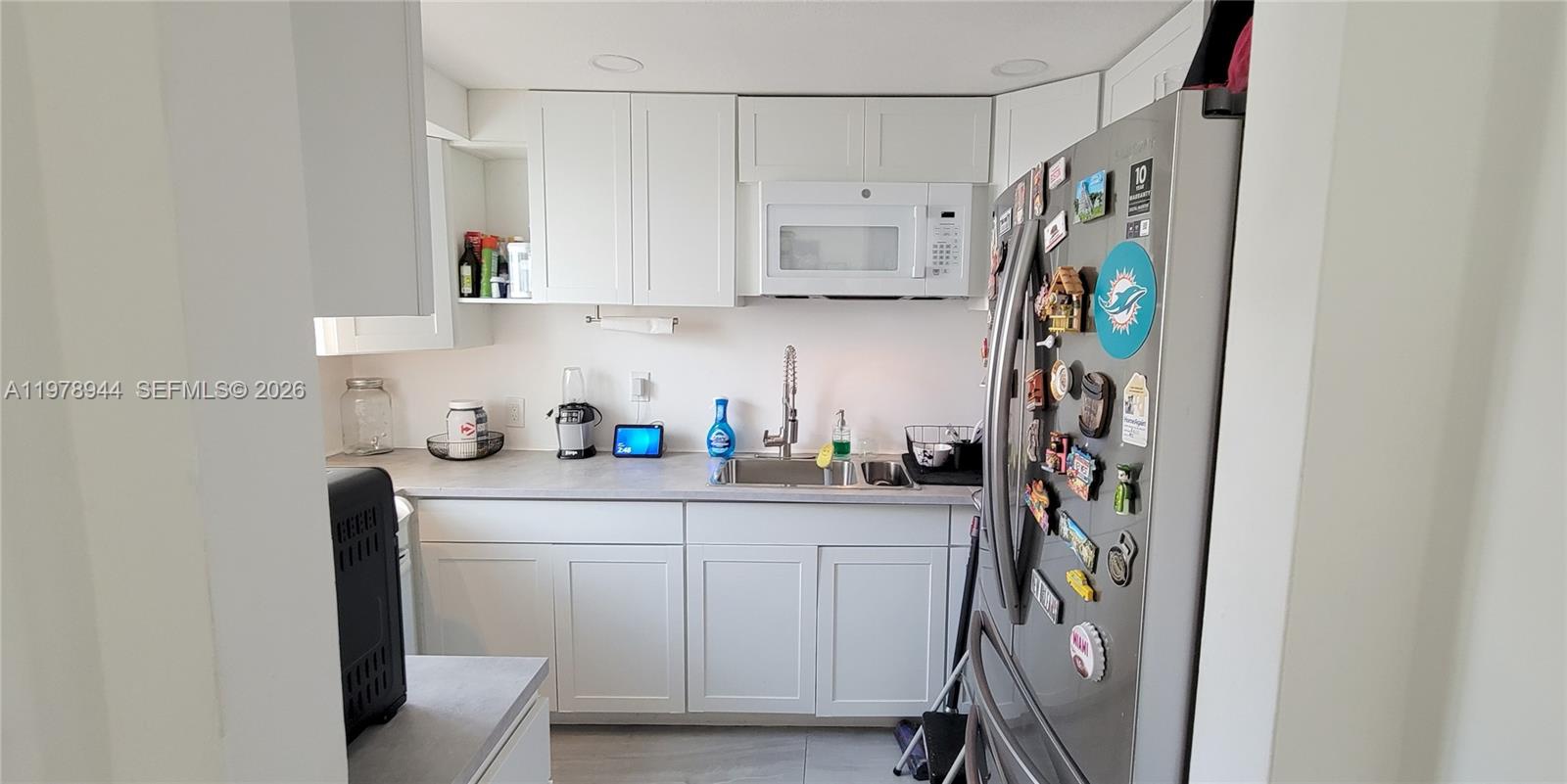 SNAPPER CREEK TOWNHOUSES - Residential