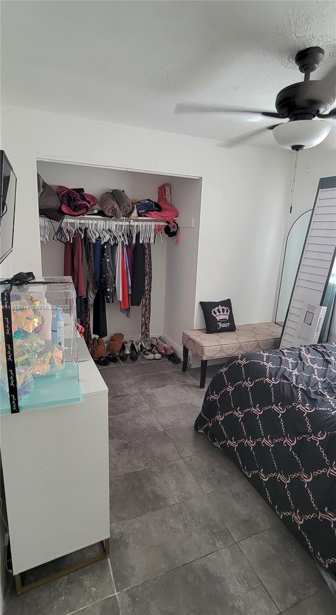 SNAPPER CREEK TOWNHOUSES - Residential