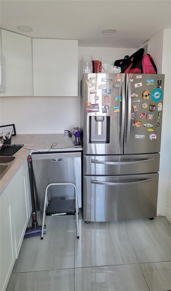 SNAPPER CREEK TOWNHOUSES - Residential