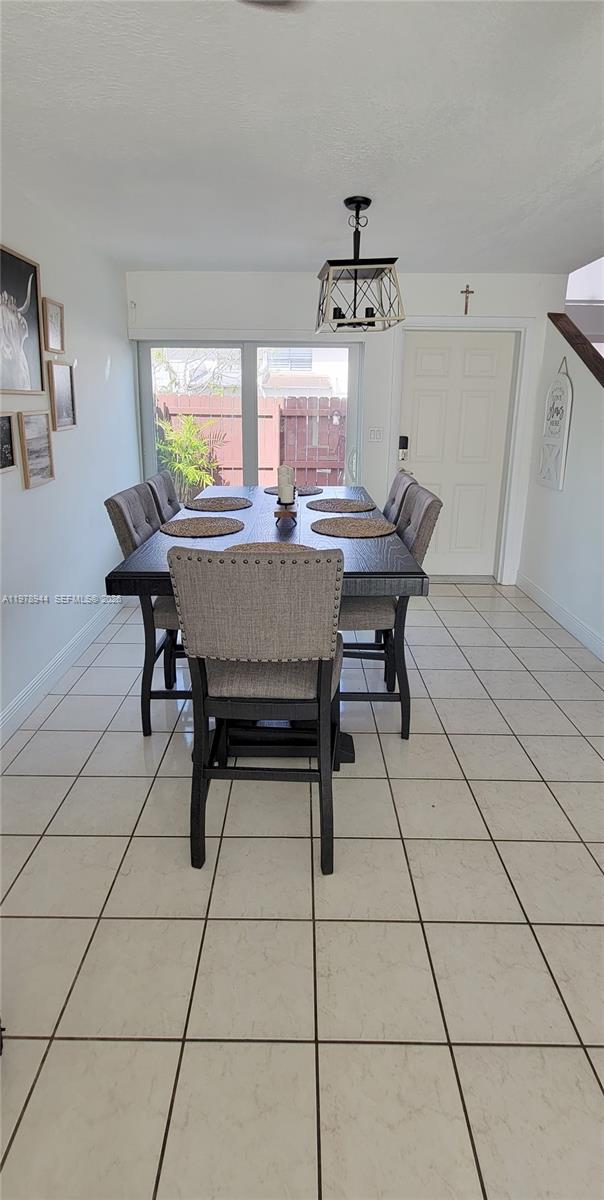 SNAPPER CREEK TOWNHOUSES - Residential