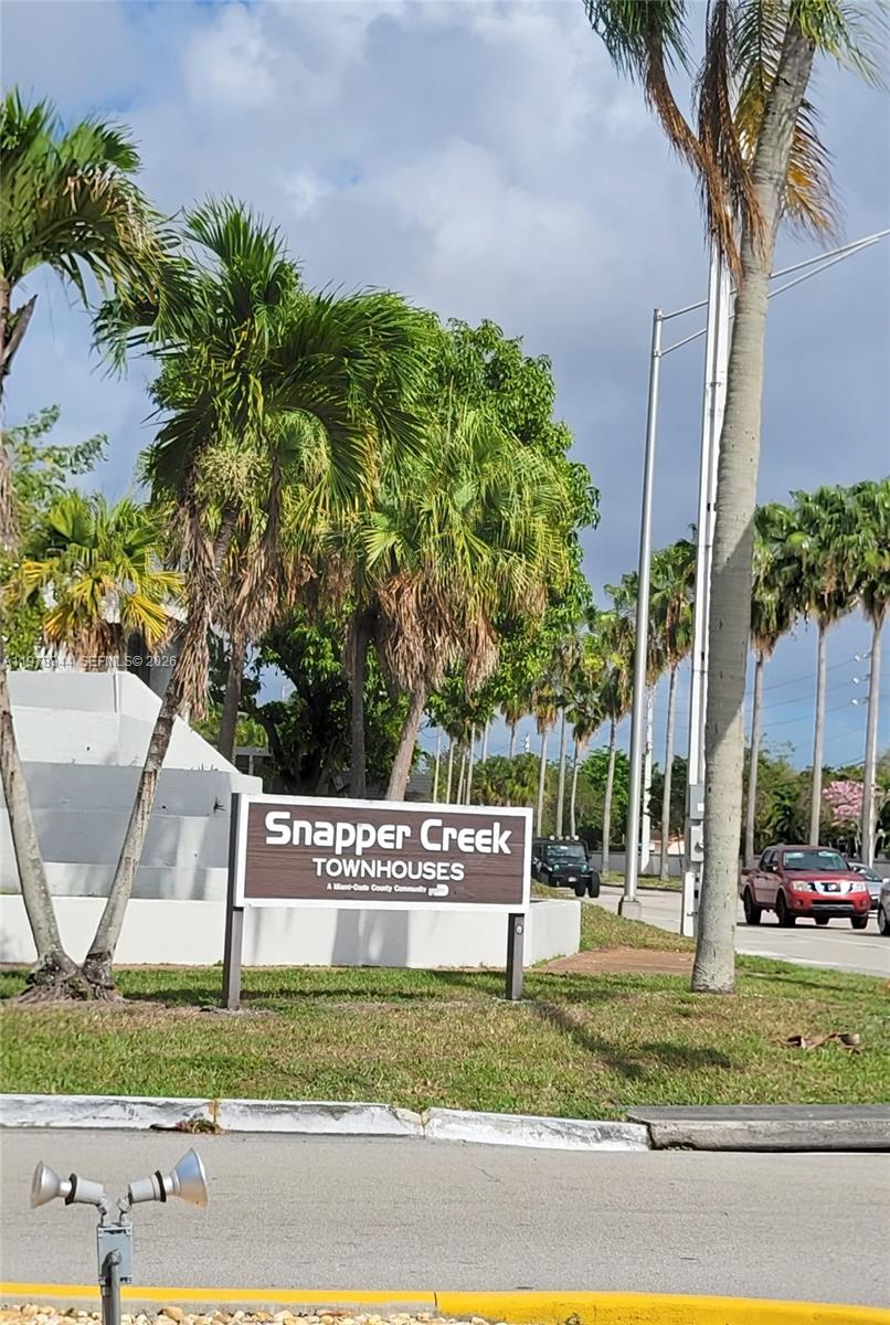 SNAPPER CREEK TOWNHOUSES - Residential