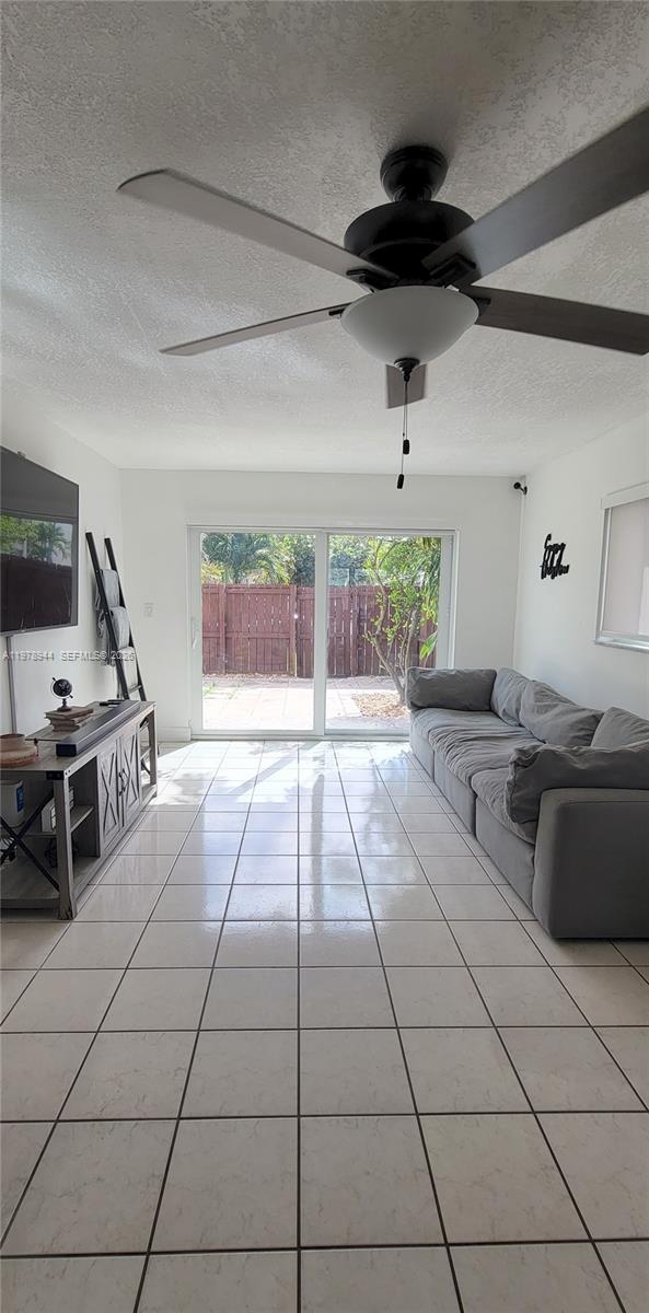 SNAPPER CREEK TOWNHOUSES - Residential