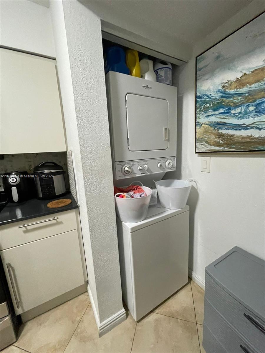 KENDALL LAKE TOWERS CONDO - Residential