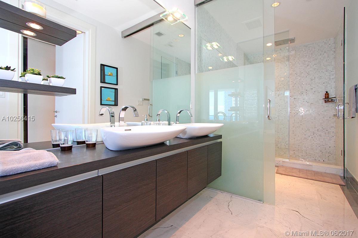 EPIC WEST CONDOUNIT - Residential Lease