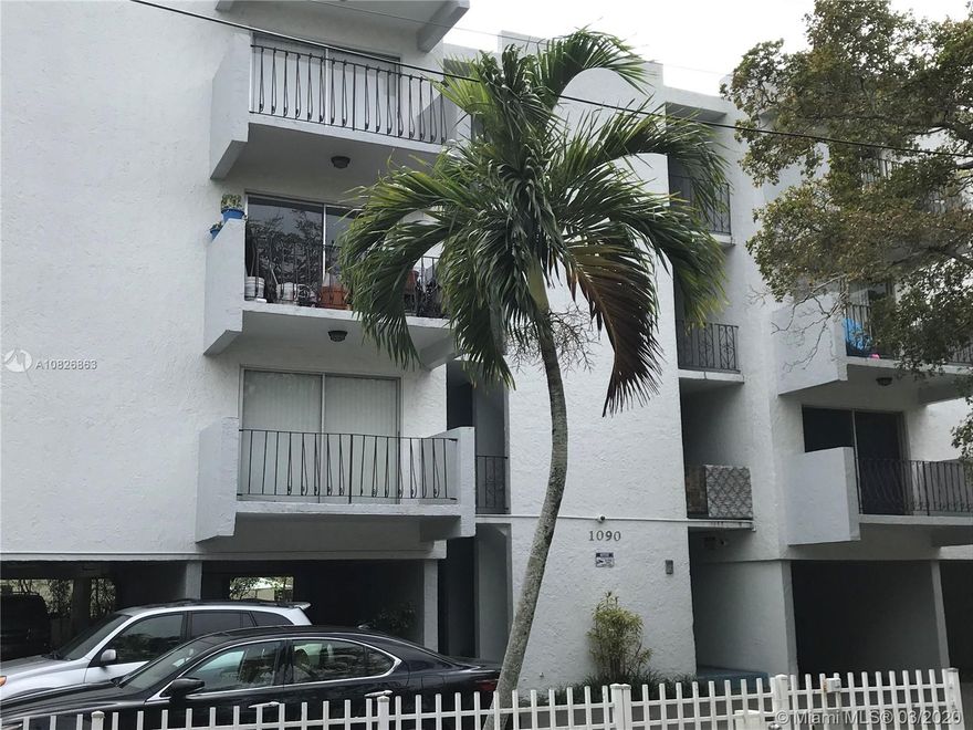 Clean & bright. Lots of Natural Light. Tile Floors, Stainless Steel Appliances & Central air. Nice sized bedroom & lots of closet space. Washer/Dryer on site, 1st Floor. Move in ready. Centrally located in N Miami.