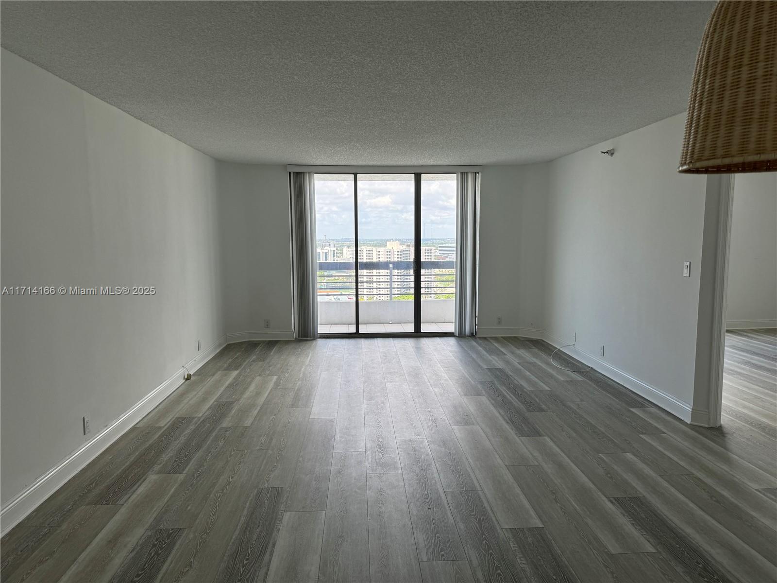 MYSTIC POINTE TOWER 500 C - Residential