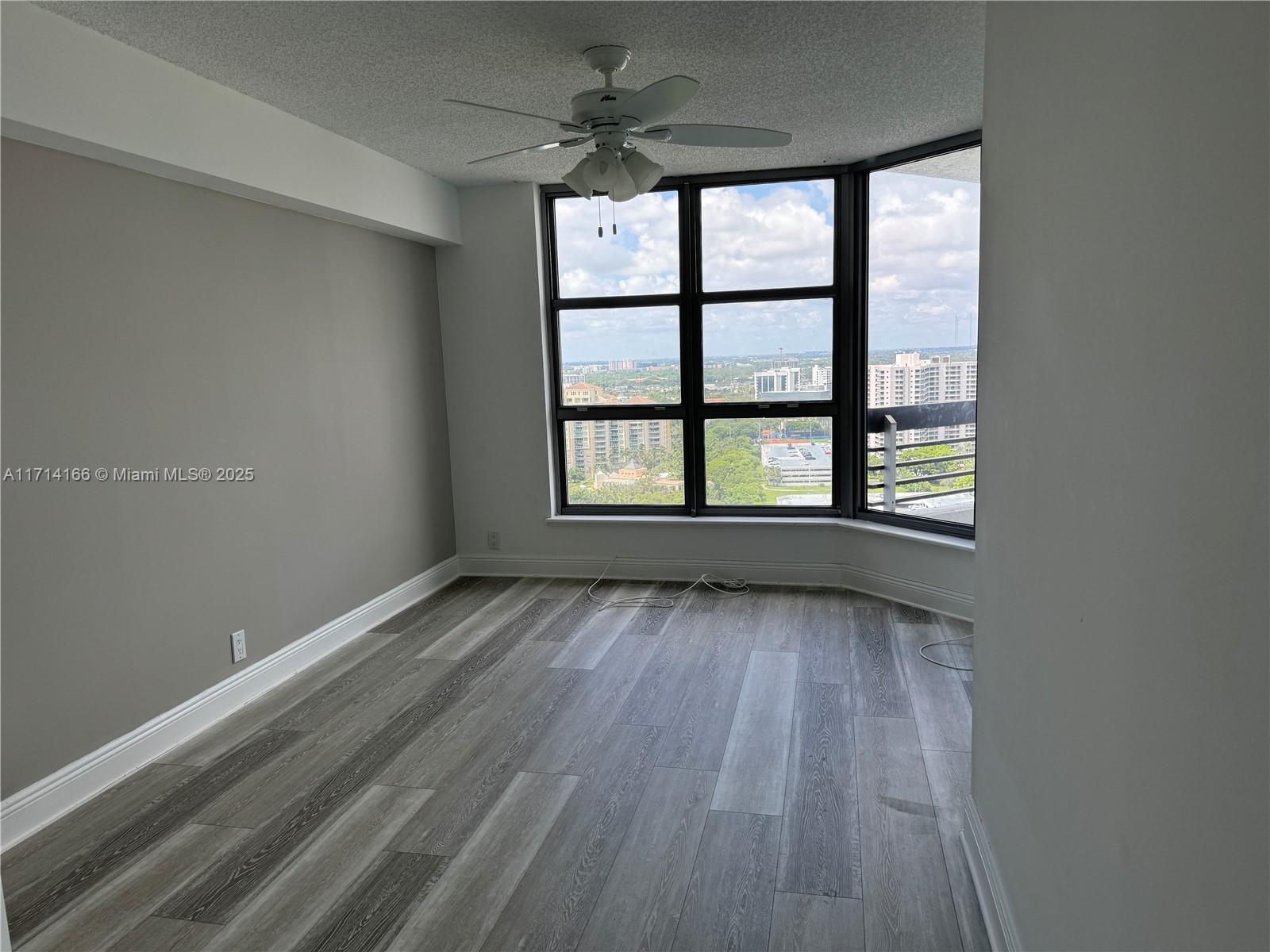 MYSTIC POINTE TOWER 500 C - Residential