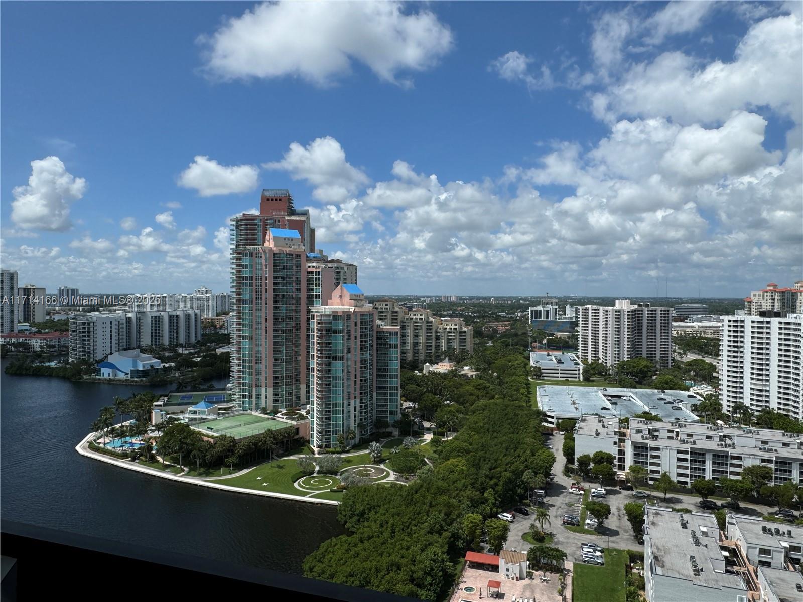 MYSTIC POINTE TOWER 500 C - Residential