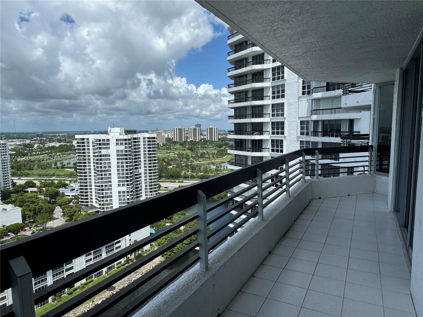 MYSTIC POINTE TOWER 500 C - Residential