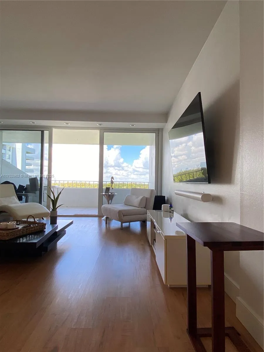 Key Biscayne, Florida 33149, United States, 2 Bedrooms Bedrooms, ,2 BathroomsBathrooms,Residential,Active,79196