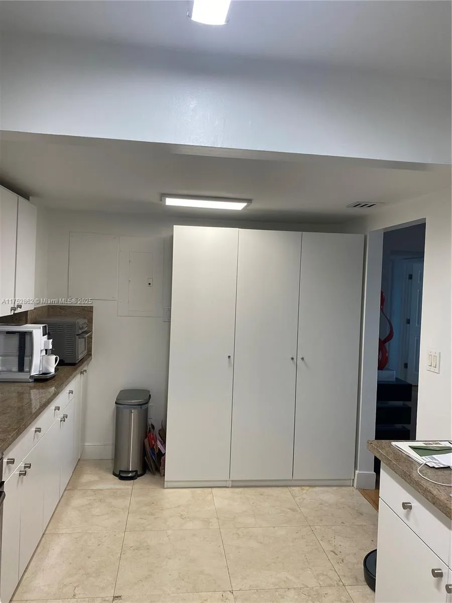 Key Biscayne, Florida 33149, United States, 2 Bedrooms Bedrooms, ,2 BathroomsBathrooms,Residential,Active,79196