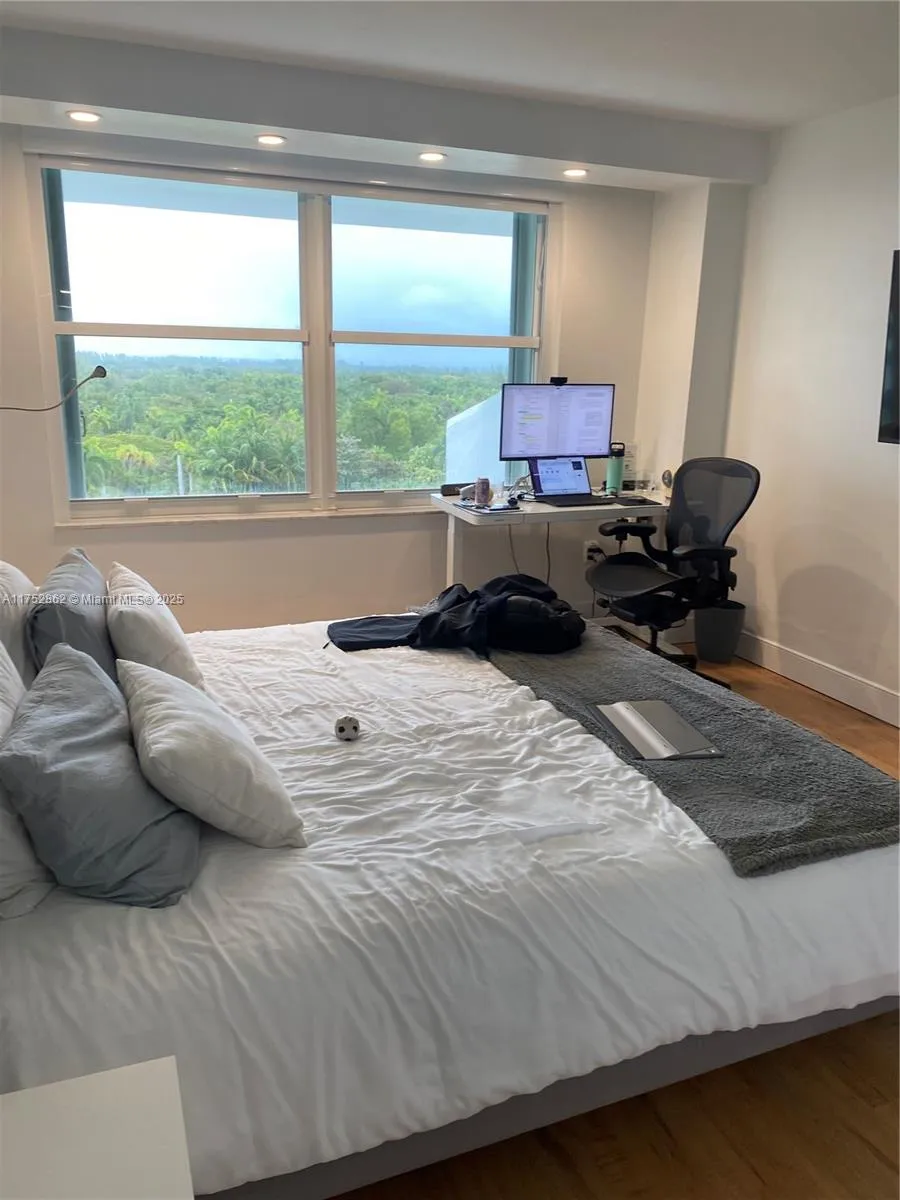 Key Biscayne, Florida 33149, United States, 2 Bedrooms Bedrooms, ,2 BathroomsBathrooms,Residential,Active,79196