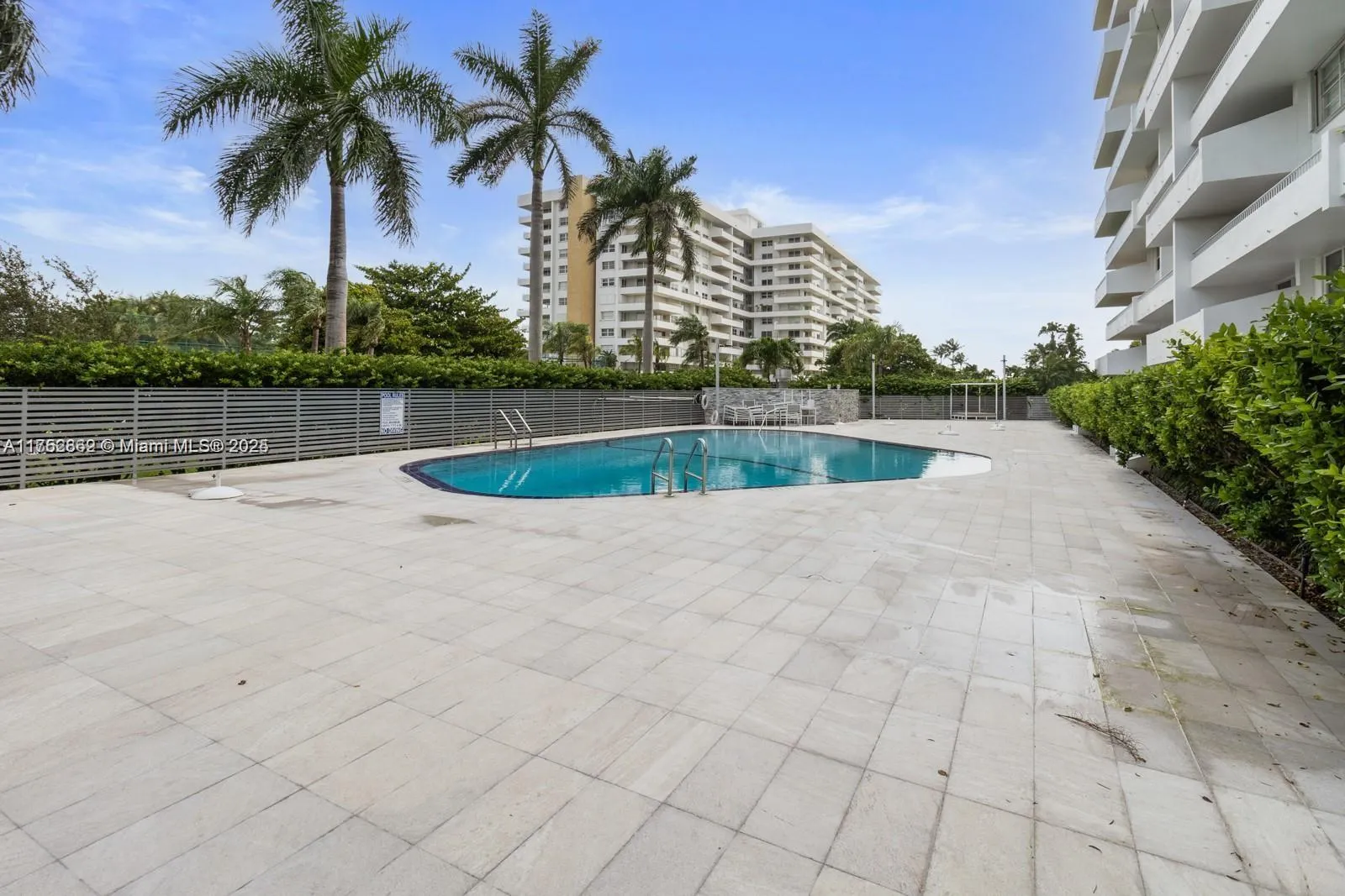 Key Biscayne, Florida 33149, United States, 2 Bedrooms Bedrooms, ,2 BathroomsBathrooms,Residential,Active,79196