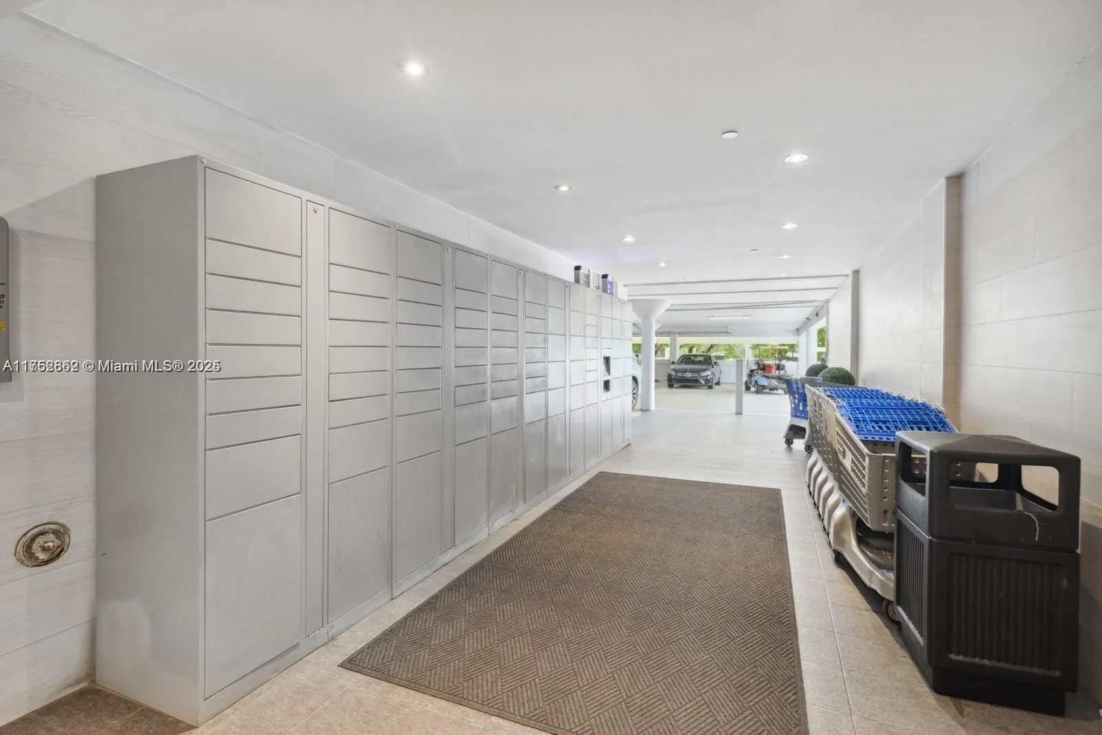 Key Biscayne, Florida 33149, United States, 2 Bedrooms Bedrooms, ,2 BathroomsBathrooms,Residential,Active,79196