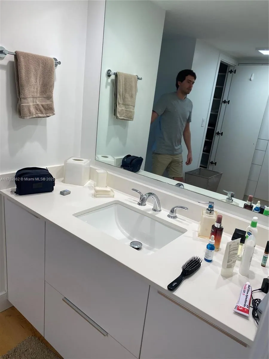 Key Biscayne, Florida 33149, United States, 2 Bedrooms Bedrooms, ,2 BathroomsBathrooms,Residential,Active,79196