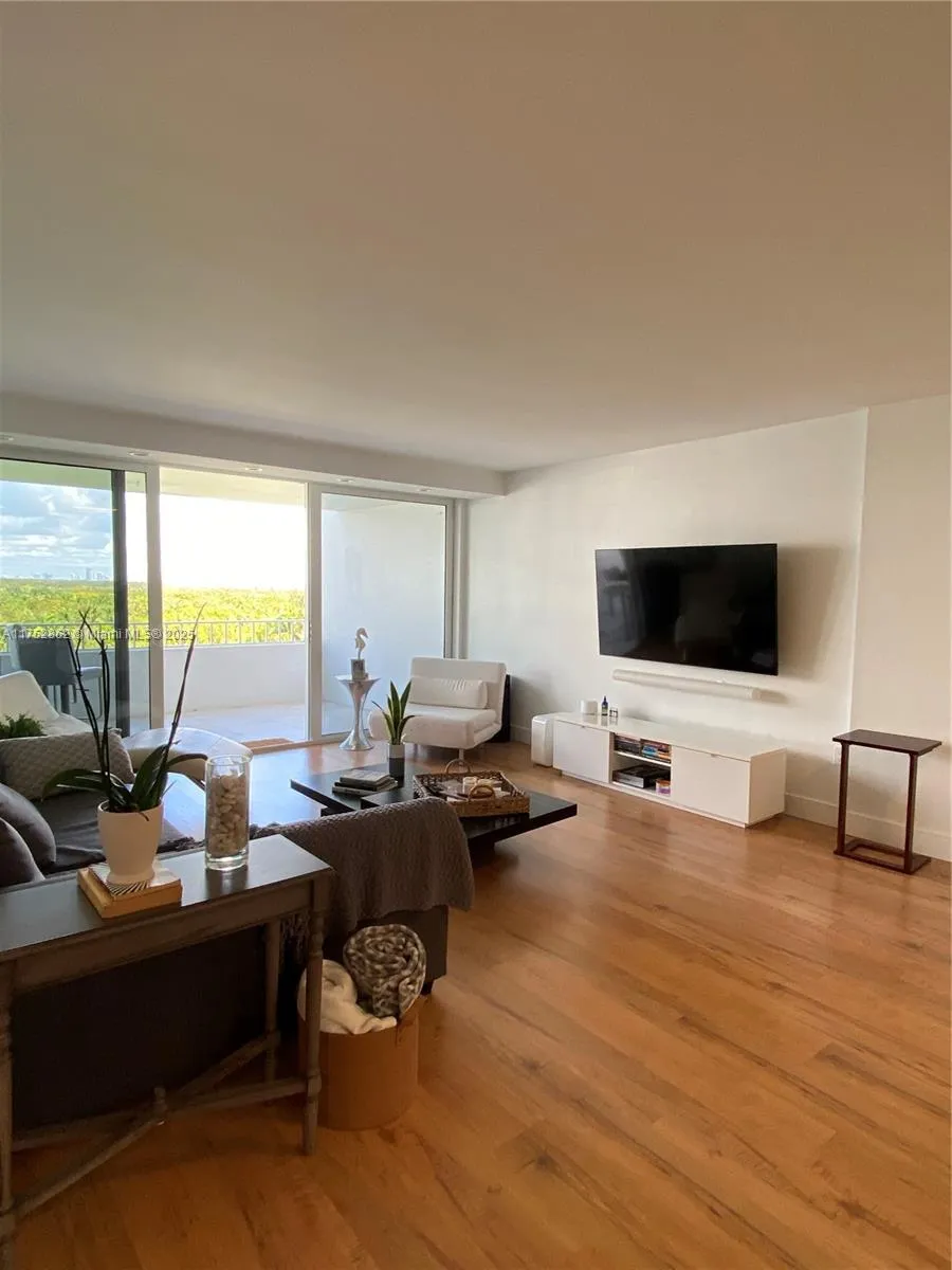 Key Biscayne, Florida 33149, United States, 2 Bedrooms Bedrooms, ,2 BathroomsBathrooms,Residential,Active,79196