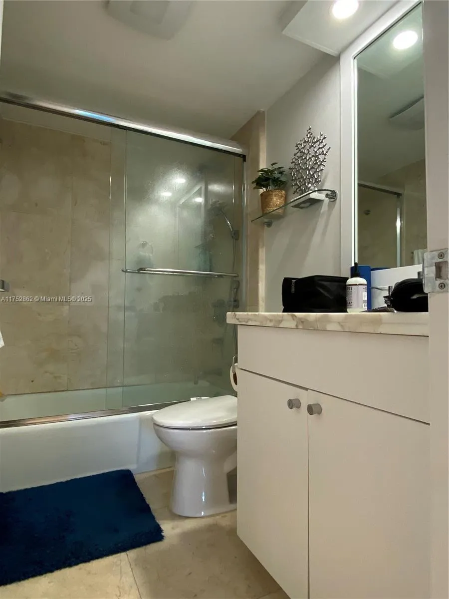 Key Biscayne, Florida 33149, United States, 2 Bedrooms Bedrooms, ,2 BathroomsBathrooms,Residential,Active,79196