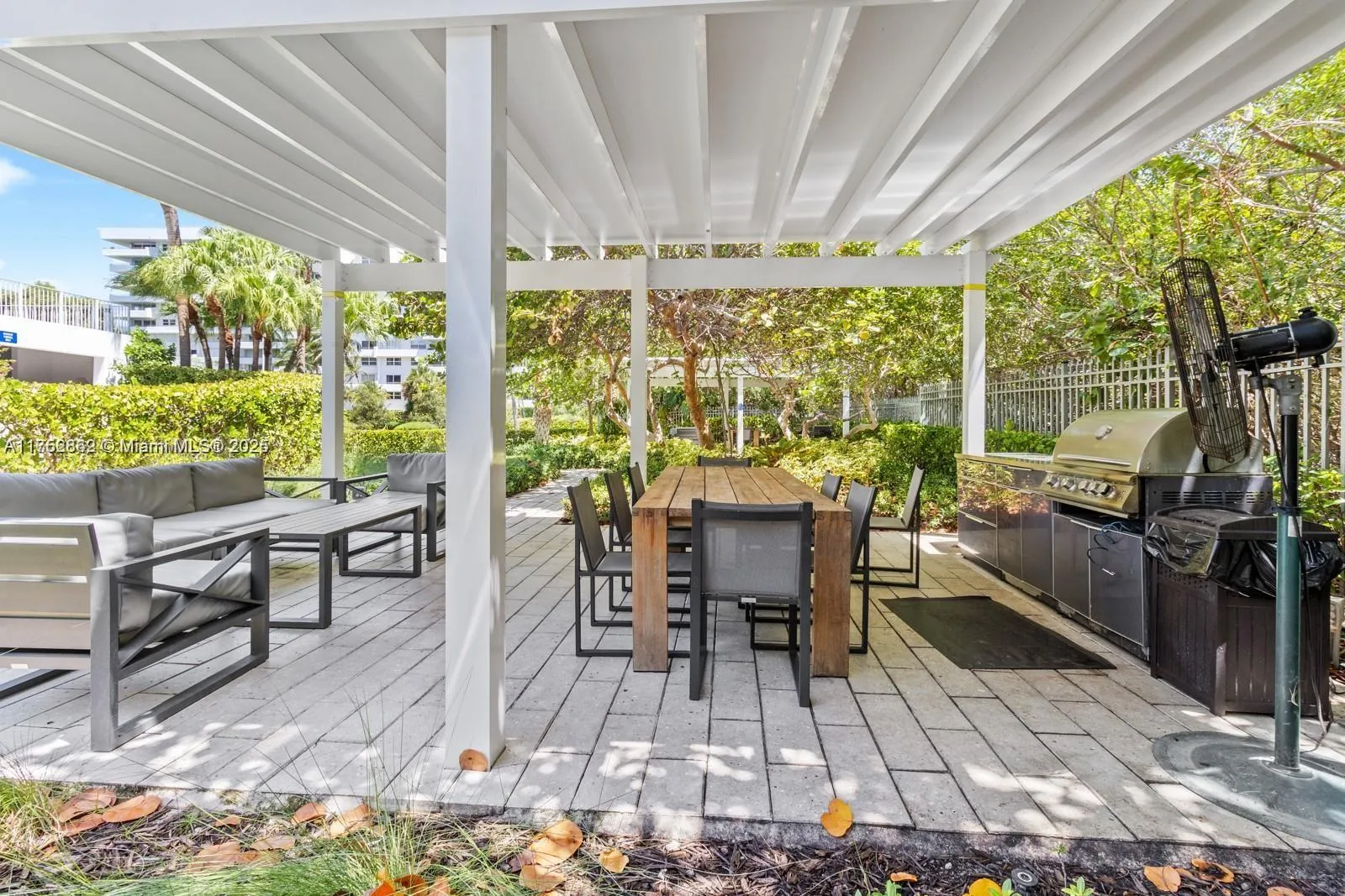 Key Biscayne, Florida 33149, United States, 2 Bedrooms Bedrooms, ,2 BathroomsBathrooms,Residential,Active,79196