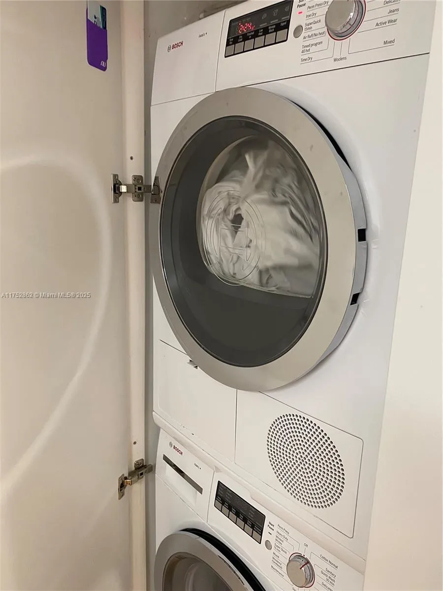 Key Biscayne, Florida 33149, United States, 2 Bedrooms Bedrooms, ,2 BathroomsBathrooms,Residential,Active,79196