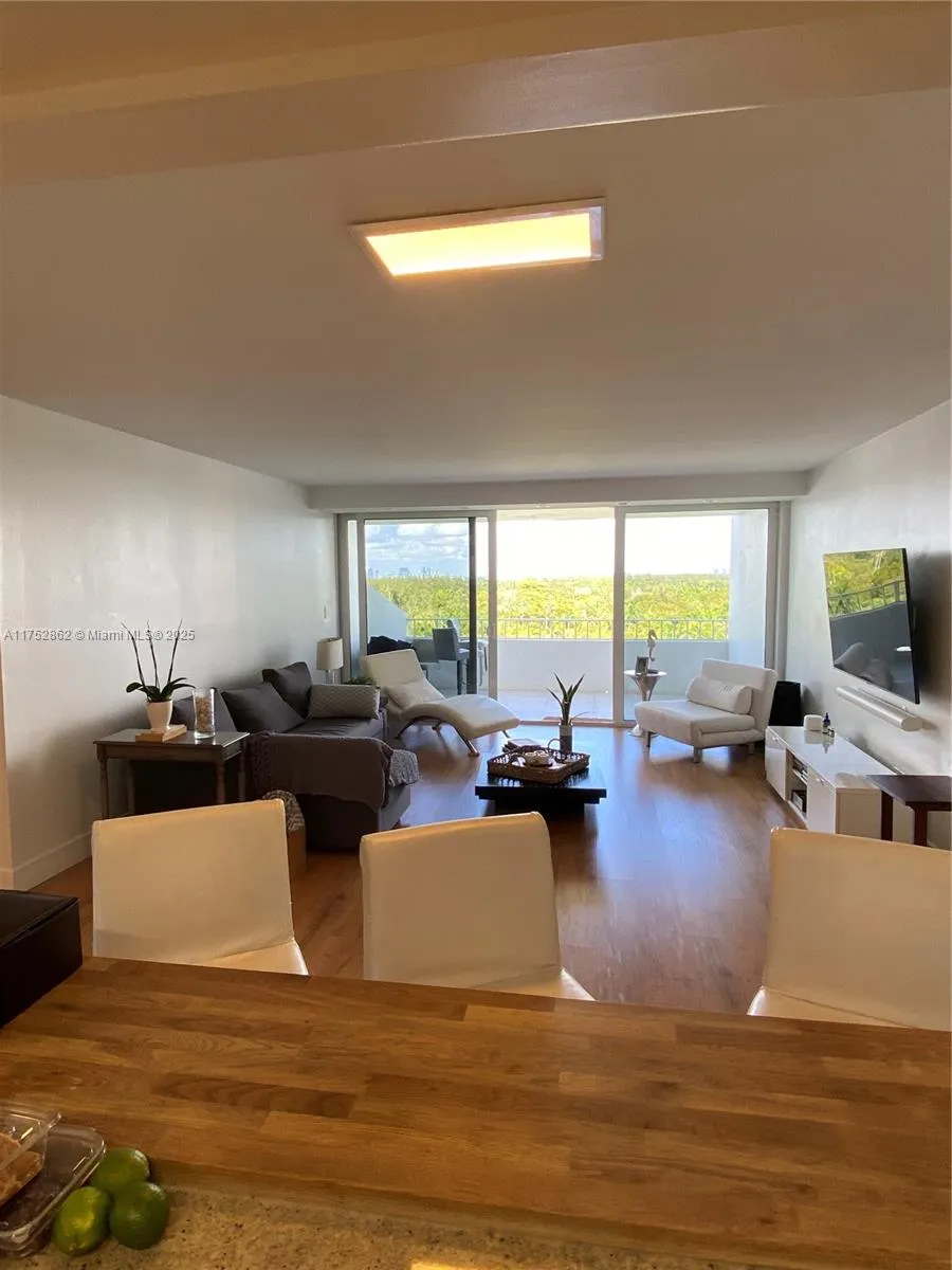 Key Biscayne, Florida 33149, United States, 2 Bedrooms Bedrooms, ,2 BathroomsBathrooms,Residential,Active,79196