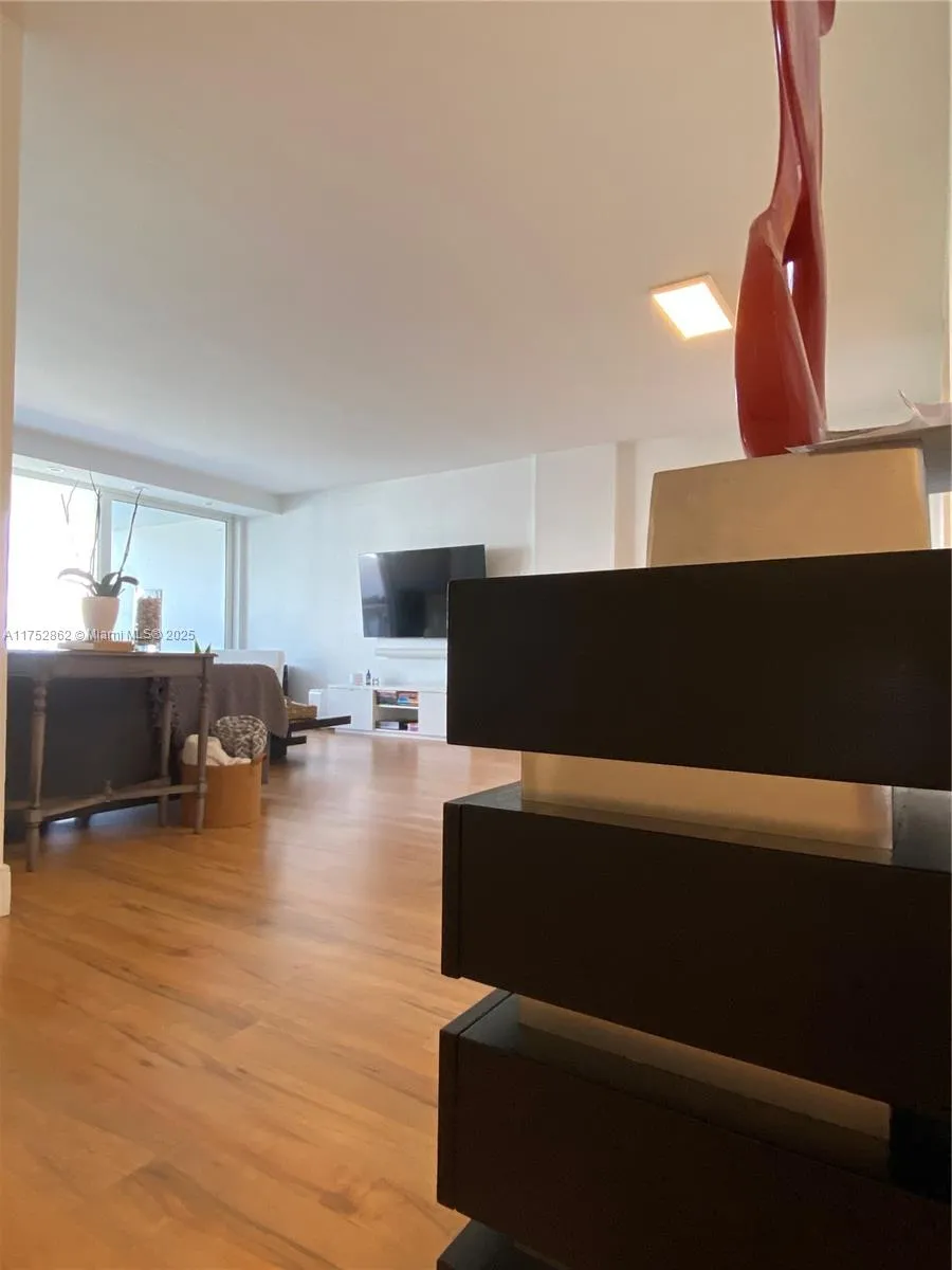 Key Biscayne, Florida 33149, United States, 2 Bedrooms Bedrooms, ,2 BathroomsBathrooms,Residential,Active,79196