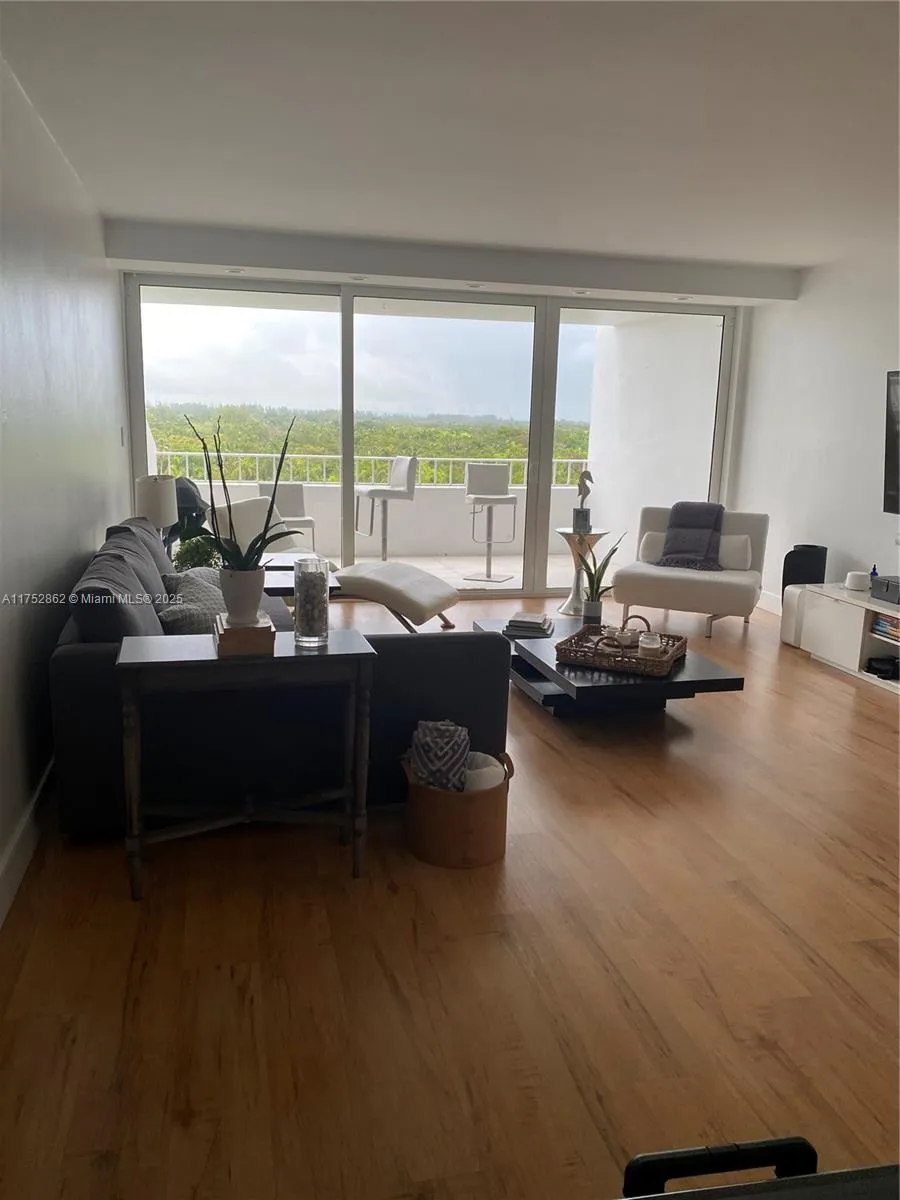 Key Biscayne, Florida 33149, United States, 2 Bedrooms Bedrooms, ,2 BathroomsBathrooms,Residential,Active,79196