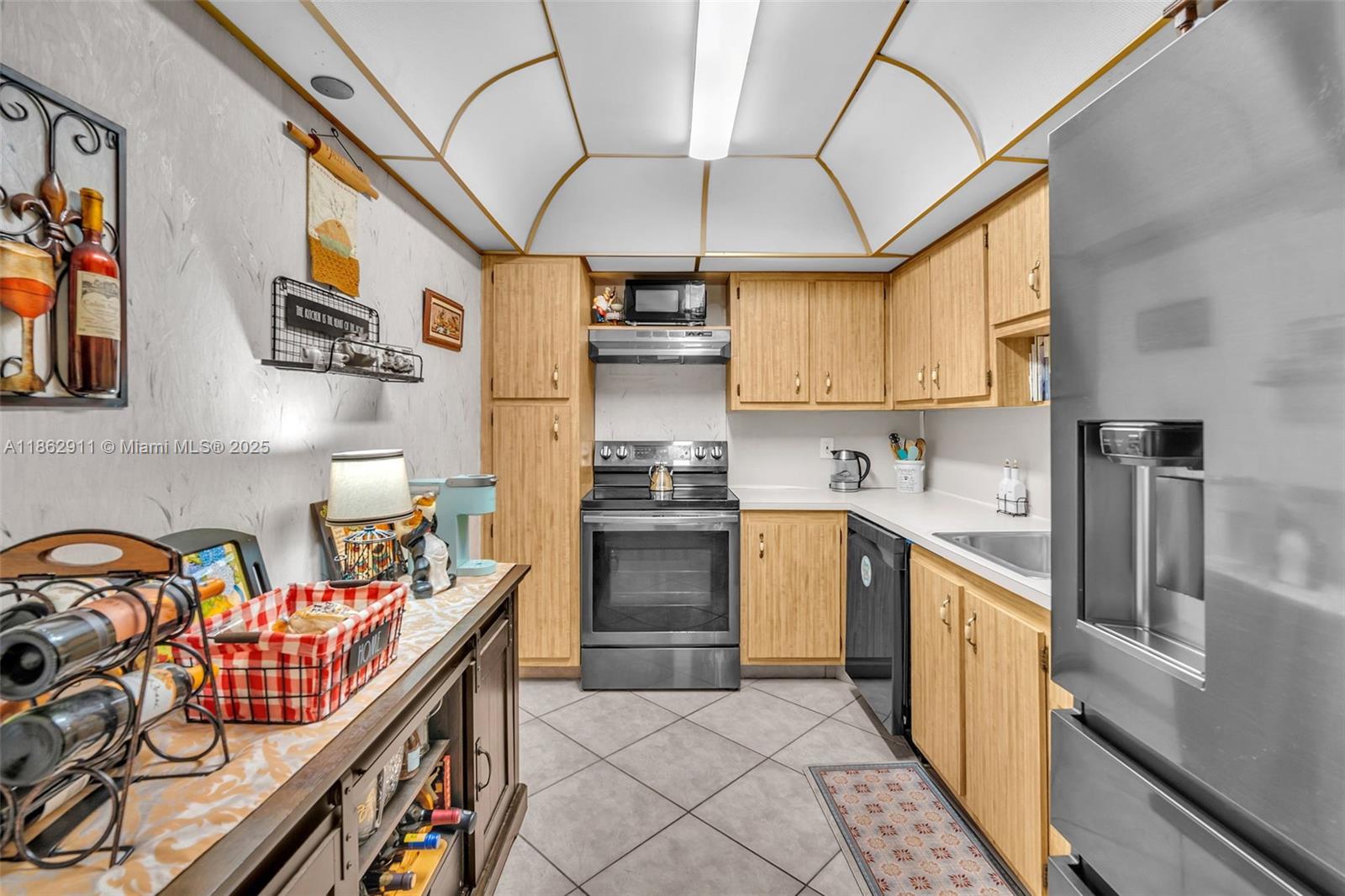 900 Saint Charles Pl PH9