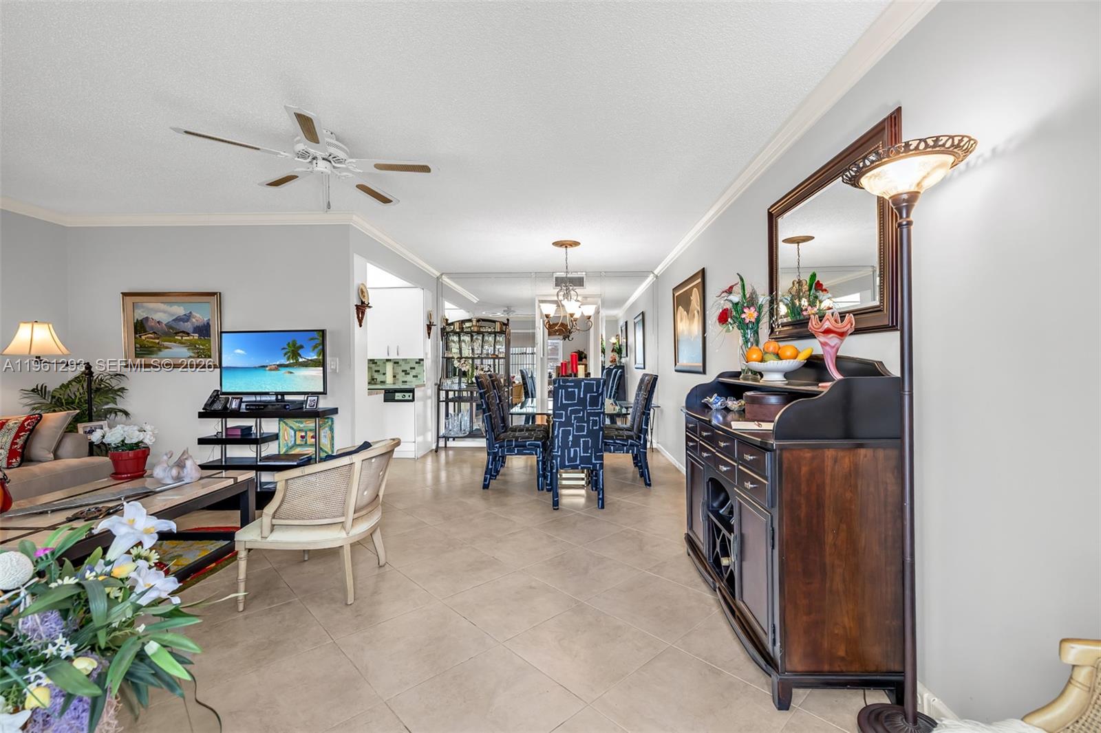 2051 N Newport  N 2051